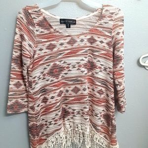 See through patterned 3/4 sleeve.